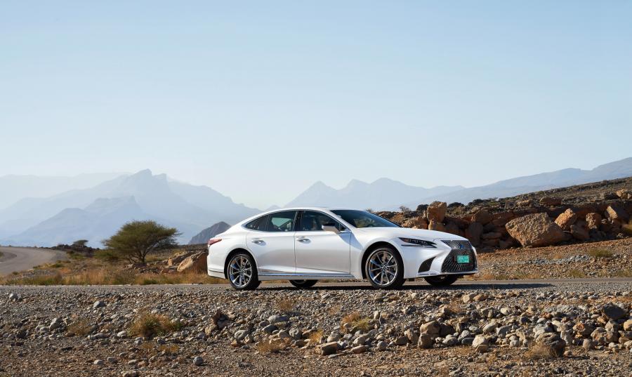  Lexus LS500h AWD 2017 года  (WW) (фото 17 из 40)